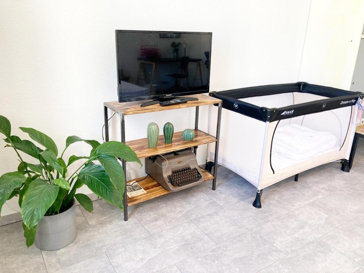 2 Zimmer Ferienwohnung In Zentraler Lage Inkl Wlan & Netflix Lipsia Esterno foto